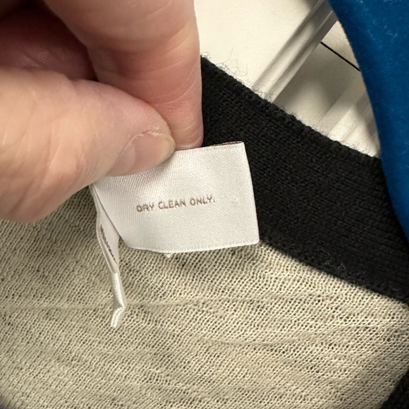 Women’s Chico’s Cardigan Sweater SZ- 1 - Picture 4 of 4